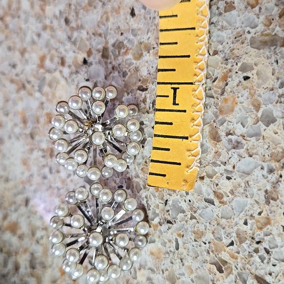 Elegant Silver tone fuax Pearl stud Earrings - Picture 9 of 12